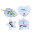 Les formes de découpe à planter ensemencées de graines de fleurs